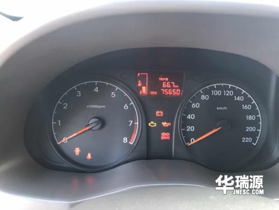 代步小车现代瑞纳，内饰整洁，整体车子的状况好