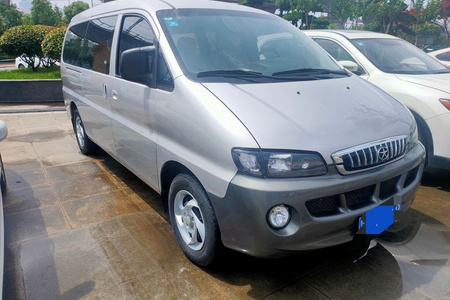 襄阳二手江淮瑞风 2015款 穿梭 2.0VVT 手动 汽油 长轴舒适型
